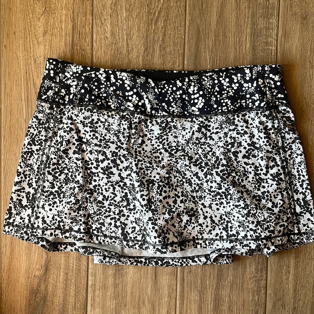 EUC black and white lululemon skirt